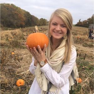 Meet your Posher, Elizabeth